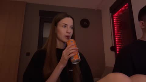 Snapshot of double_sun chatting on November 17, 10:15 pm Alice and Mark online show from November 17, 10:15 pm