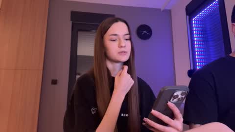 Snapshot of double_sun chatting on November 24, 10:53 pm Alice and Mark online show from November 24, 10:53 pm