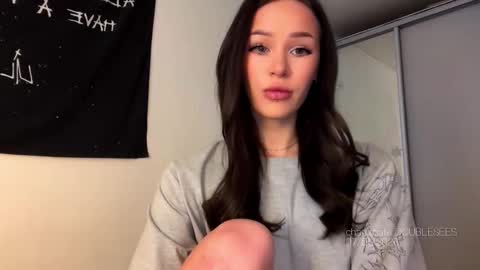 MOLLYYYY dont forget to give me a thumb up online show from January 8, 4:26 am