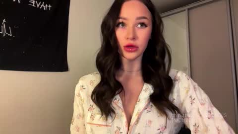 MOLLYYYY dont forget to give me a thumb up online show from January 15, 2:27 am