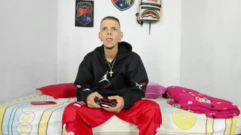 Snapshot of douglas_gallegos chatting on December 2, 4:20 am douglas_gallegos online show from December 2, 4:20 am