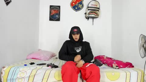 Snapshot of douglas_gallegos chatting on December 10, 2:27 am douglas_gallegos online show from December 10, 2:27 am