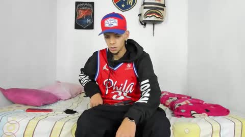 Snapshot of douglas_gallegos chatting on December 12, 1:43 am douglas_gallegos online show from December 12, 1:43 am