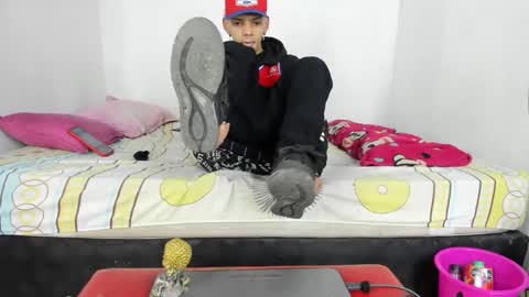 Snapshot of douglas_gallegos chatting on December 12, 4:48 am douglas_gallegos online show from December 12, 4:48 am