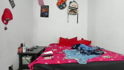 Snapshot of douglas_gallegos chatting on December 27, 4:58 am douglas_gallegos online show from December 27, 4:58 am