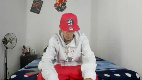 Snapshot of douglas_gallegos chatting on January 10, 3:50 am douglas_gallegos online show from January 10, 3:50 am