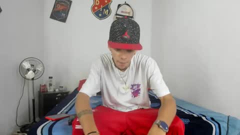 Snapshot of douglas_gallegos chatting on January 11, 6:54 pm douglas_gallegos online show from January 11, 6:54 pm