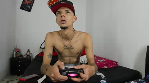 Snapshot of douglas_gallegos chatting on January 15, 7:23 pm douglas_gallegos online show from January 15, 7:23 pm