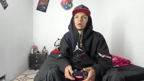 Snapshot of douglas_gallegos chatting on January 16, 12:34 am douglas_gallegos online show from January 16, 12:34 am