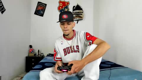 Snapshot of douglas_gallegos chatting on January 17, 4:26 pm douglas_gallegos online show from January 17, 4:26 pm