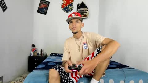 Snapshot of douglas_gallegos chatting on January 17, 7:27 pm douglas_gallegos online show from January 17, 7:27 pm