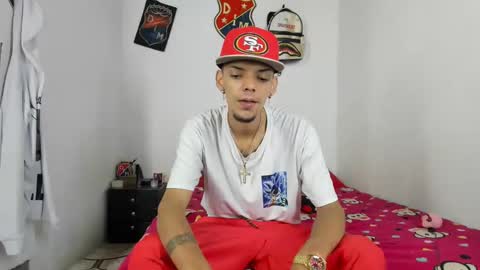 Snapshot of douglas_gallegos chatting on January 20, 12:46 am douglas_gallegos online show from January 20, 12:46 am