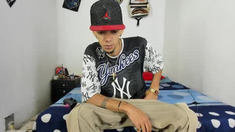 Snapshot of douglas_gallegos chatting on January 21, 1:50 am douglas_gallegos online show from January 21, 1:50 am