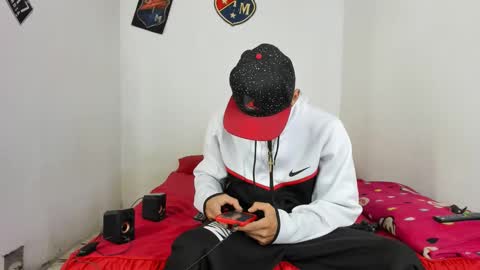 Snapshot of douglas_gallegos chatting on February 18, 2:05 am douglas_gallegos online show from February 18, 2:05 am