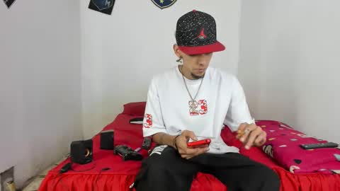 Snapshot of douglas_gallegos chatting on February 18, 5:09 am douglas_gallegos online show from February 18, 5:09 am