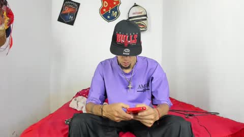 Snapshot of douglas_gallegos chatting on February 24, 12:20 am douglas_gallegos online show from February 24, 12:20 am