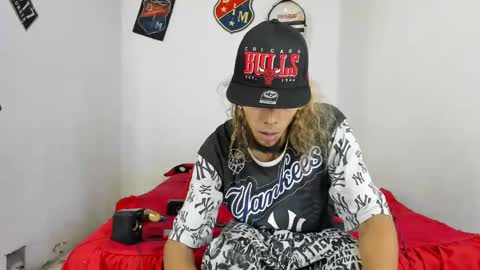 Snapshot of douglas_gallegos chatting on February 27, 10:48 am douglas_gallegos online show from February 27, 10:48 am