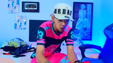 Snapshot of douglas_gallegos chatting on November 21, 2:10 am douglas_gallegos online show from November 21, 2:10 am