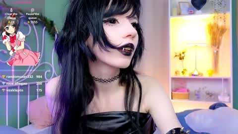 Draculaura online show from December 12, 3:10 am