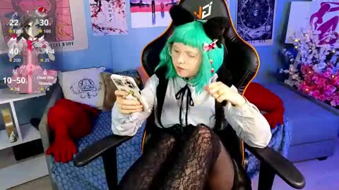 Draculaura online show from May 6, 4:12 pm