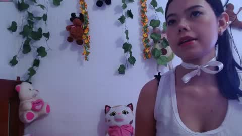 Snapshot of draculaura_x chatting on May 3, 10:16 pm Laura online show from May 3, 10:16 pm