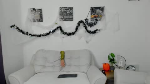 Snapshot of drakesmith01 chatting on November 1, 12:45 am Drake Smith online show from November 1, 12:45 am