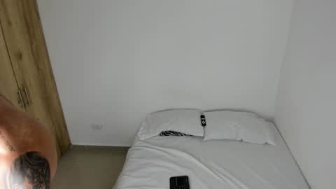 Snapshot of drakesmith02 chatting on November 19, 1:27 am Drake Smith online show from November 19, 1:27 am