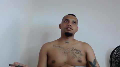 Snapshot of drako_monstercock chatting on April 29, 8:15 pm drako_monstercock online show from April 29, 8:15 pm