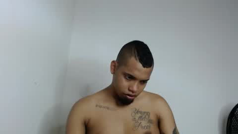 Snapshot of drako_monstercock chatting on May 3, 5:08 pm drako_monstercock online show from May 3, 5:08 pm
