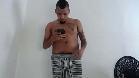 Snapshot of drako_monstercock chatting on May 23, 3:27 pm drako_monstercock online show from May 23, 3:27 pm