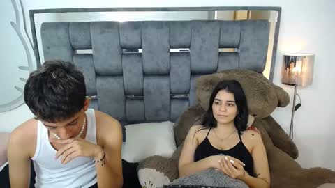 Snapshot of dravith_and_valery chatting on January 23, 5:02 am -- nicolle and jhon -- online show from January 23, 5:02 am