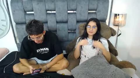 Snapshot of dravith_and_valery chatting on January 24, 7:08 am -- nicolle and jhon -- online show from January 24, 7:08 am