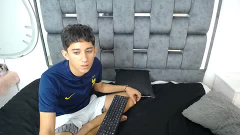 Snapshot of dravith_and_valery chatting on February 14, 7:28 am -- nicolle and jhon -- online show from February 14, 7:28 am