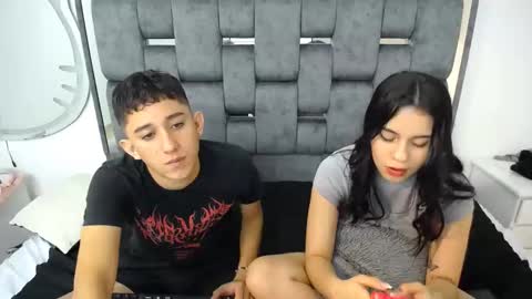 Snapshot of dravith_and_valery chatting on February 23, 2:07 am -- nicolle and jhon -- online show from February 23, 2:07 am