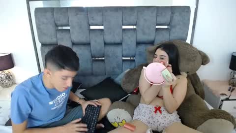 Snapshot of dravith_and_valery chatting on February 25, 10:58 am -- nicolle and jhon -- online show from February 25, 10:58 am