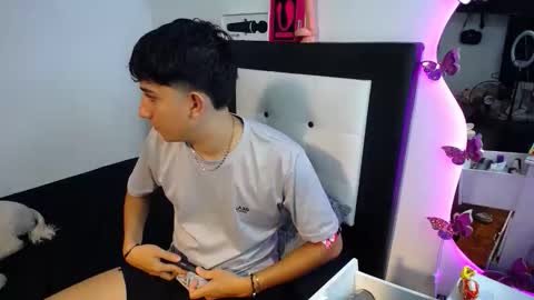 Snapshot of dravith_and_valery chatting on October 11, 11:20 am -- nicolle and jhon -- online show from October 11, 11:20 am