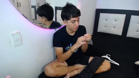 Snapshot of dravith_and_valery chatting on November 4, 8:19 pm -- nicolle and jhon -- online show from November 4, 8:19 pm