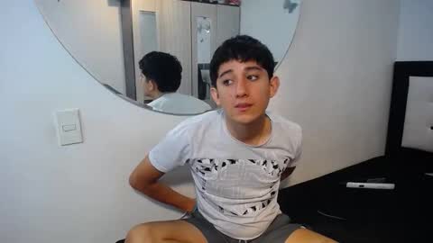 Snapshot of dravith_and_valery chatting on November 26, 5:41 am -- nicolle and jhon -- online show from November 26, 5:41 am