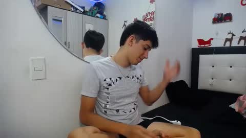 Snapshot of dravith_and_valery chatting on December 18, 10:10 am -- nicolle and jhon -- online show from December 18, 10:10 am