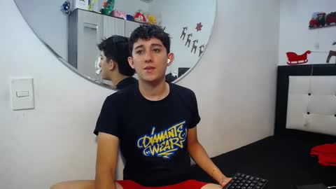 Snapshot of dravith_and_valery chatting on January 6, 7:23 am -- nicolle and jhon -- online show from January 6, 7:23 am