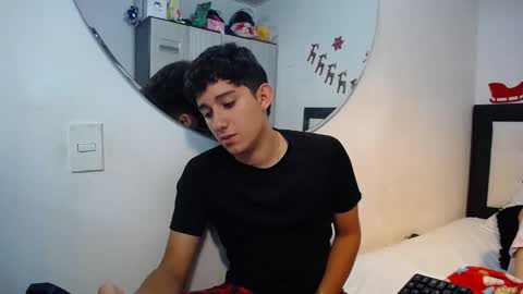 Snapshot of dravith_and_valery chatting on January 8, 5:10 am -- nicolle and jhon -- online show from January 8, 5:10 am