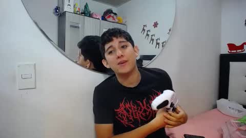 Snapshot of dravith_and_valery chatting on January 9, 6:49 am -- nicolle and jhon -- online show from January 9, 6:49 am