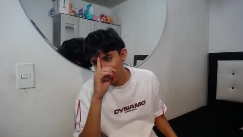 Snapshot of dravith_and_valery chatting on February 7, 11:52 pm -- nicolle and jhon -- online show from February 7, 11:52 pm