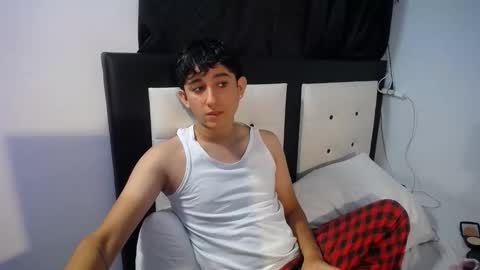 Snapshot of dravith_and_valery chatting on February 13, 4:30 am -- nicolle and jhon -- online show from February 13, 4:30 am