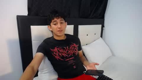 Snapshot of dravith_and_valery chatting on February 14, 5:04 am -- nicolle and jhon -- online show from February 14, 5:04 am