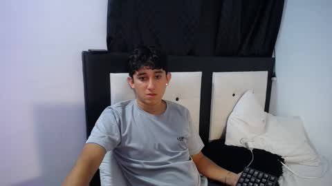 Snapshot of dravith_and_valery chatting on February 17, 4:53 am -- nicolle and jhon -- online show from February 17, 4:53 am