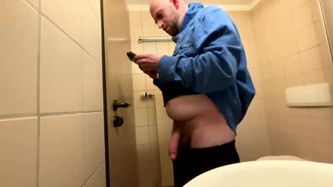 Snapshot of drawingcock chatting on October 19, 10:32 pm drawingcock online show from October 19, 10:32 pm