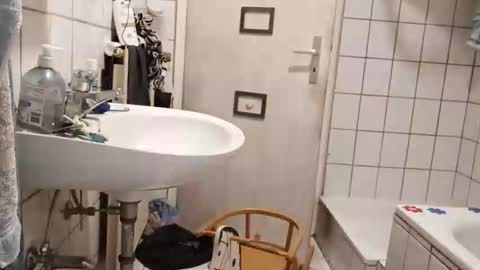 Snapshot of drdonzo687 chatting on October 30, 2:13 am David online show from October 30, 2:13 am