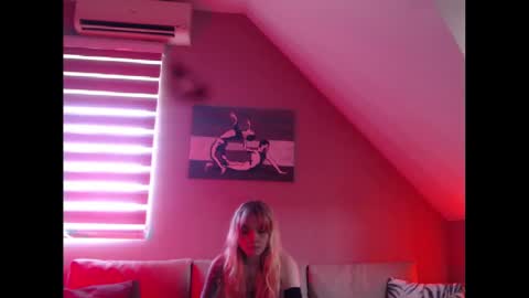 A girl online show from February 25, 8:25 am