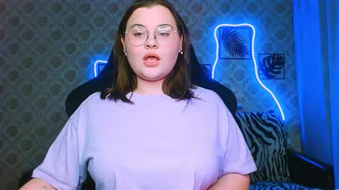 Snapshot of dreamforyoue2 chatting on December 15, 8:35 pm dreamforyoue2 online show from December 15, 8:35 pm